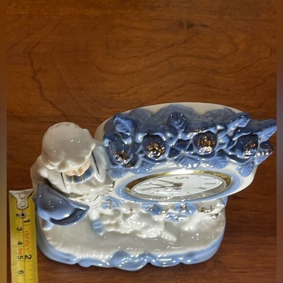 Vintage Victorian style mantle clock || Made in Japan || Blue and white doll - Picture 4 of 12
